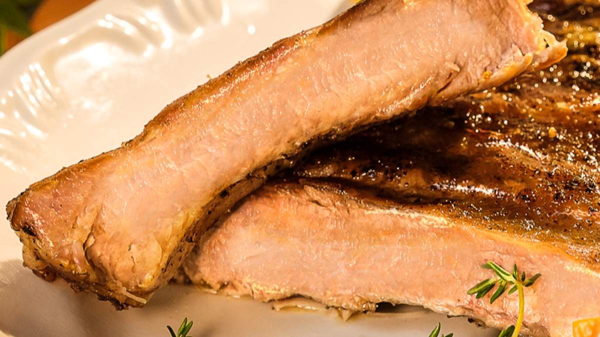 Costela assada: melhores dicas para fazer o corte suíno