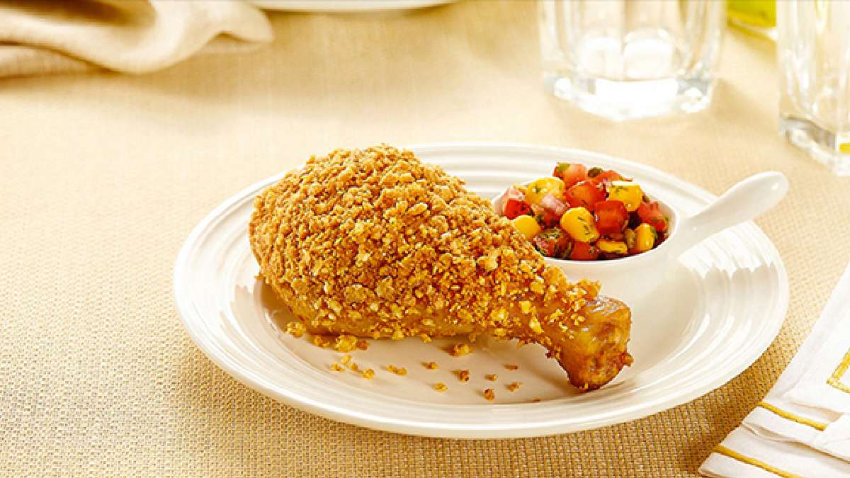 Coxa Assada com Crosta de Pão Integral e Amendoim e Vinagrete com Milho