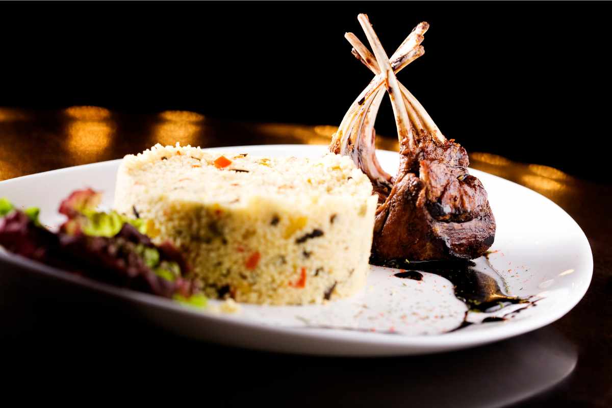 Como fazer carré de cordeiro saboroso e suculento?