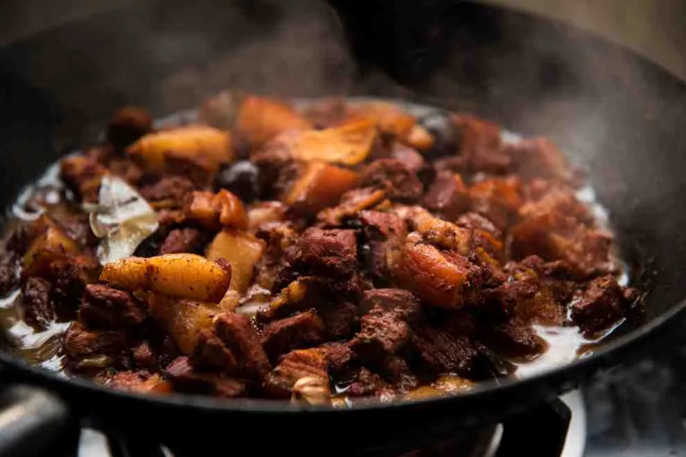 Porco no tacho: o que é, de onde vem e como fazer
