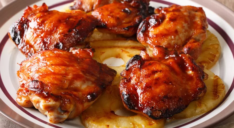 Época de abacaxi! Veja 6 receitas com abacaxi para almoço