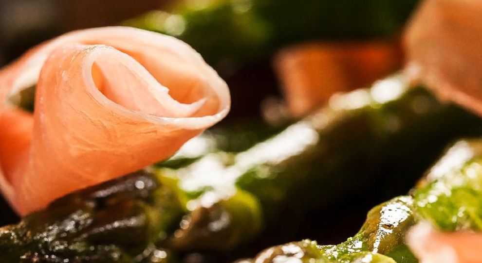 Presunto de Parma com Aspargos Grelhados