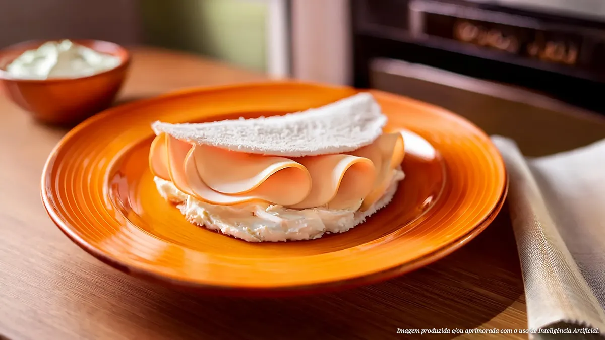 Tapioca de frango defumado e cream cheese