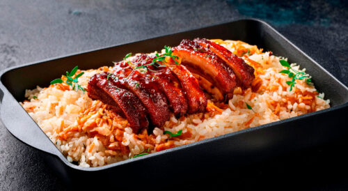 Como fazer arroz de forno cremoso: receitas de diversos sabores