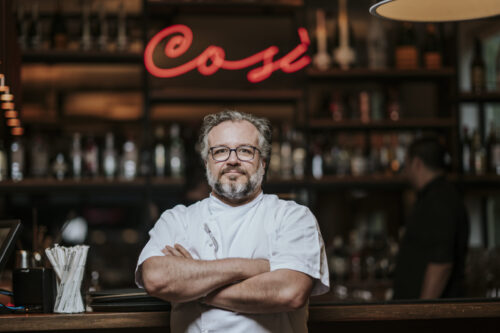 “A gastronomia brasileira é uma miscelânea harmoniosa”, diz o chef Renato Carioni