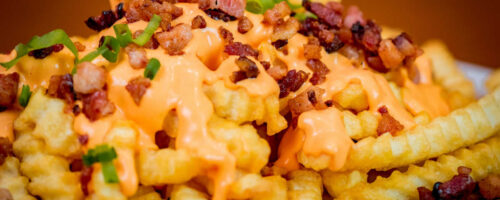 Batata frita na airfryer turbinada! 5 ideias de toppings para incrementar o aperitivo