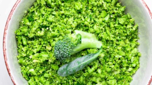 5 truques para fazer arroz de brócolis bem verdinho