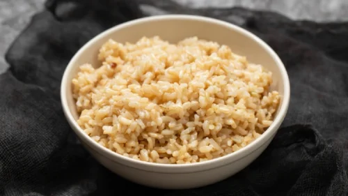 Como fazer arroz integral gostoso? 5 dicas para deixar o prato mais interessante e nutritivo