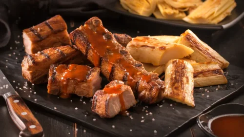 Almoço de Dia dos Pais: 7 ideias de pratos com filé mignon suíno, assado de tira, short rib e outros cortes de carne suína super premium