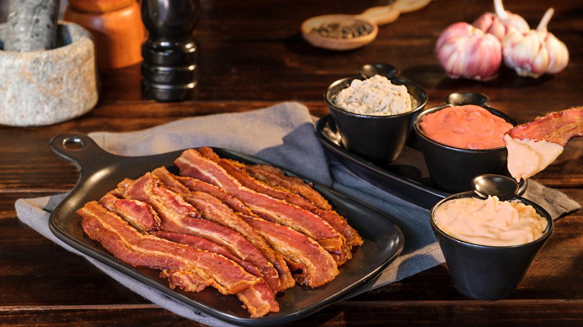 Bacon: o que é, como fazer, pode comer cru? Confira!