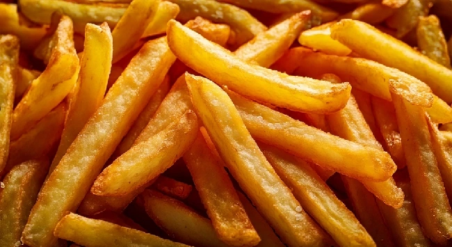 Batatas fritas douradas.