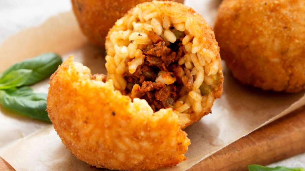 Receita de bolinho de arroz: preparo simples e rápido com a sobra do almoço
