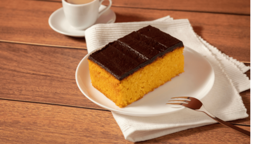 Bolo de cenoura com cobertura durinha: receita do bolo que todo mundo ama!