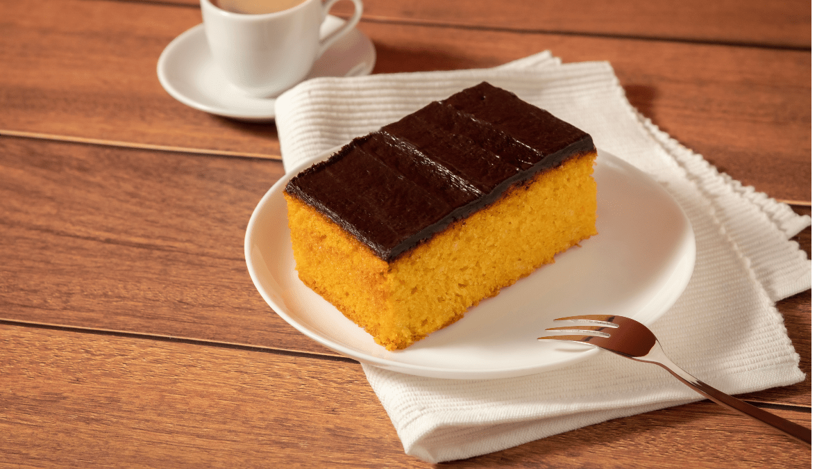 Bolo de cenoura com cobertura durinha: receita do bolo que todo mundo ama!