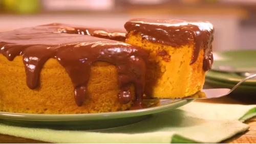 Bolo de cenoura com chocolate vegano