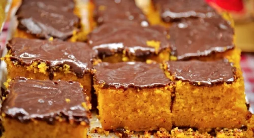 Bolo de cenoura com margarina? Veja como preparar a receita sem óleo