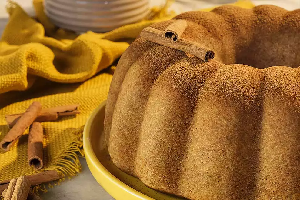 Como fazer bolo de massa pronta: confira o passo a passo