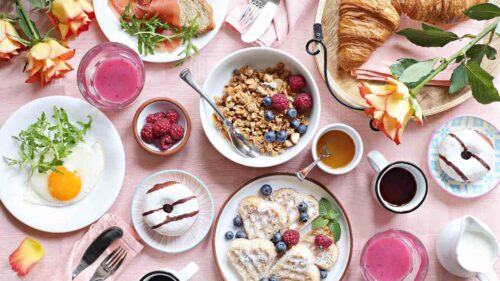 30 receitas deliciosas para montar um café da manhã de hotel no Dia dos Namorados