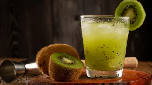 Caipirinha de kiwi: veja como preparar esse drink saboroso e refrescante