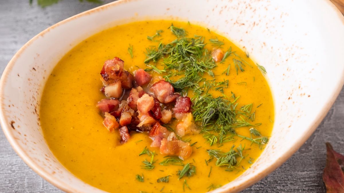 O que servir junto com caldos e sopas?