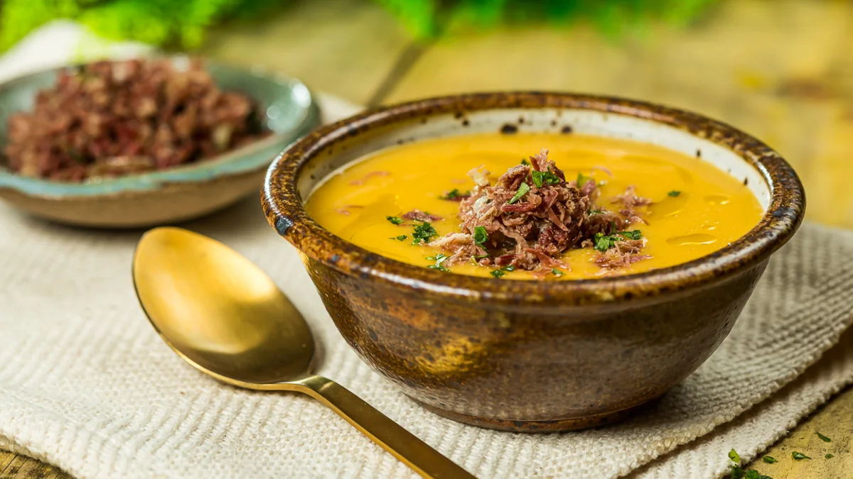 Caldo de Mandioquinha com Carne Seca