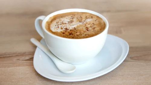 Como fazer um cappuccino caseiro cremoso em menos de 10 minutos