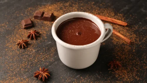 Como fazer chocolate quente com barra de chocolate? Essa versão fica incrível!