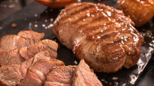 Churrasco em casa: 13 cortes de carne já temperadas para experimentar