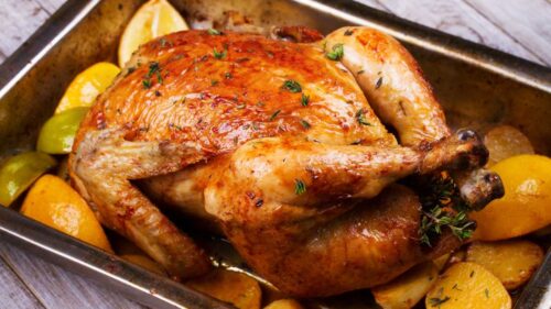 Como assar frango inteiro: confira as melhores dicas