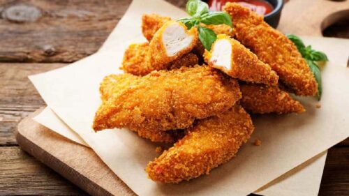 Como empanar frango: dicas para deixar a crosta crocante e sequinha