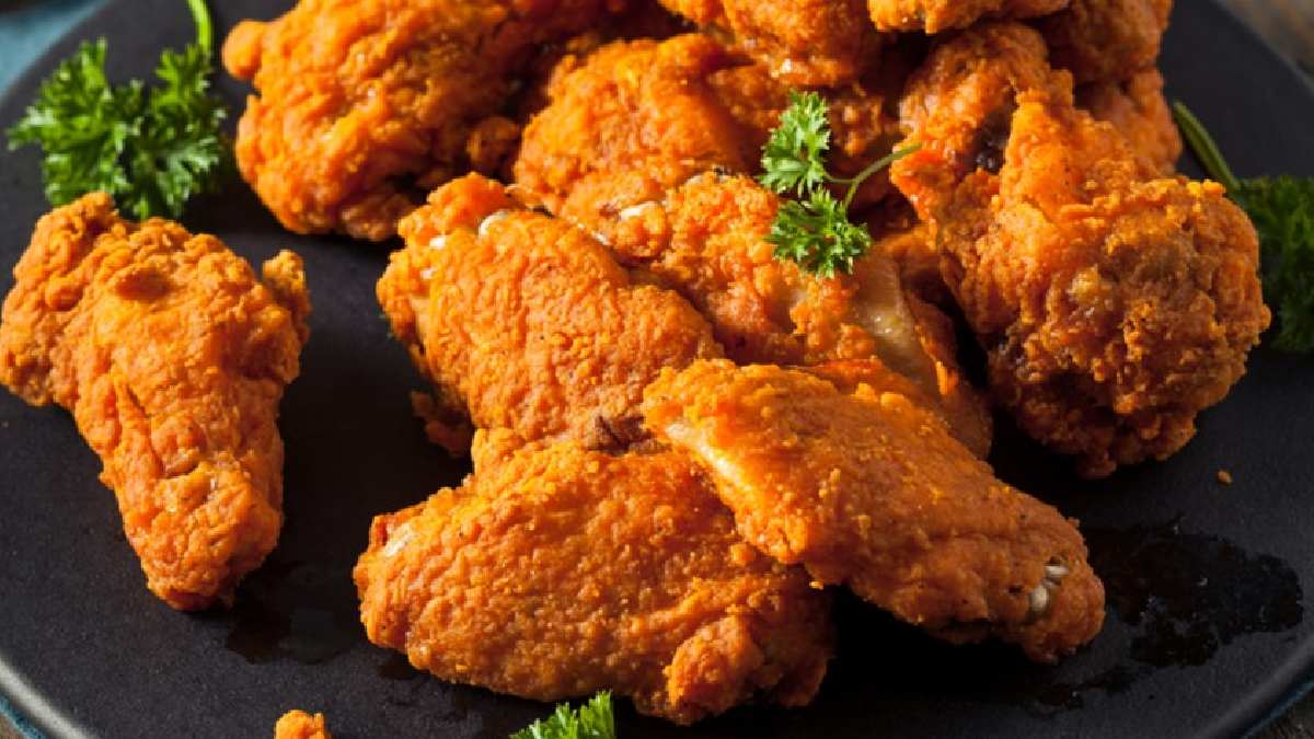O que é bom para temperar frango frito?