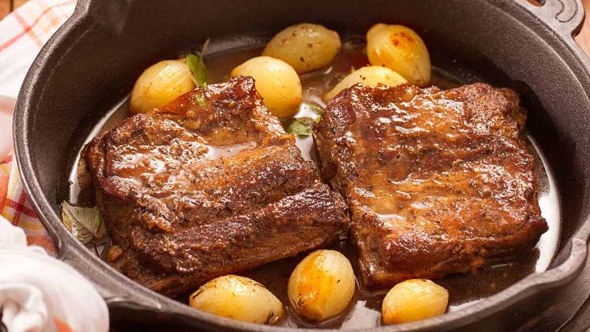 Costela cozida na pressão: aprenda essa receita rápida e suculenta com carne suína