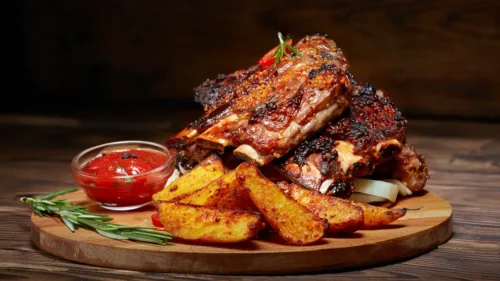 Costela suína com batatas rústicas temperadas