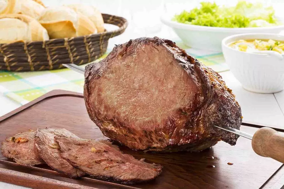 cupim laranja encima de uma tábua