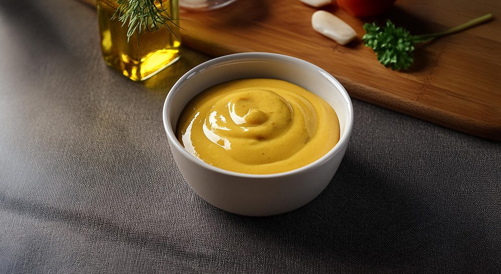 Prepare um molho de mostarda e mel incrível para saladas