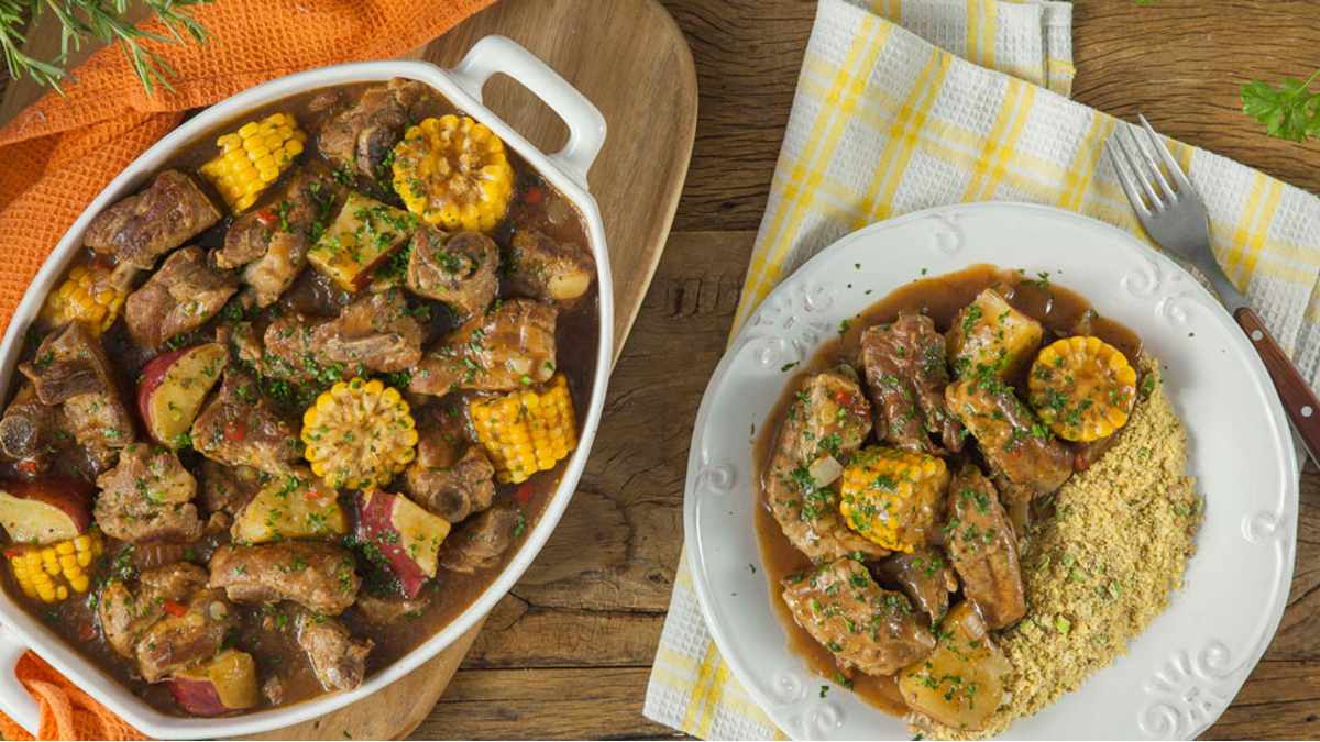 Costela Suína Seara Cozida com Milho e Batata Doce