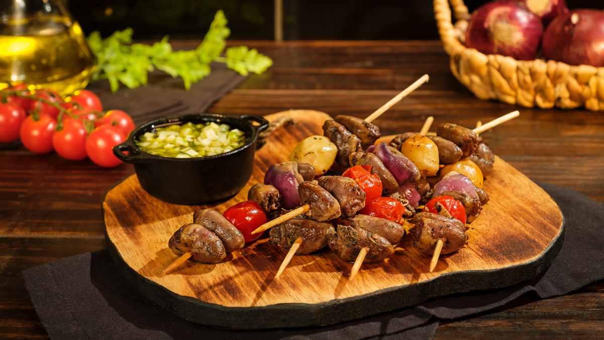 5 molhos para acompanhar coração de frango no churrasco