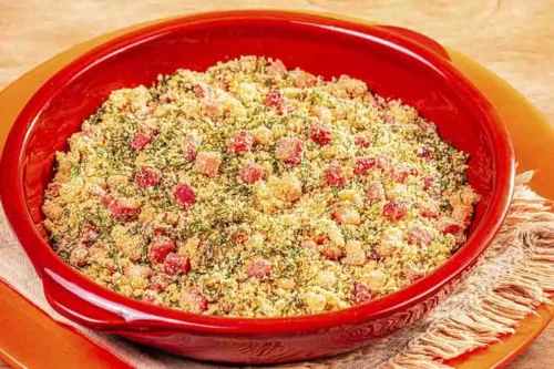 Como fazer farofa de bacon? Confira 5 receitas e dicas!