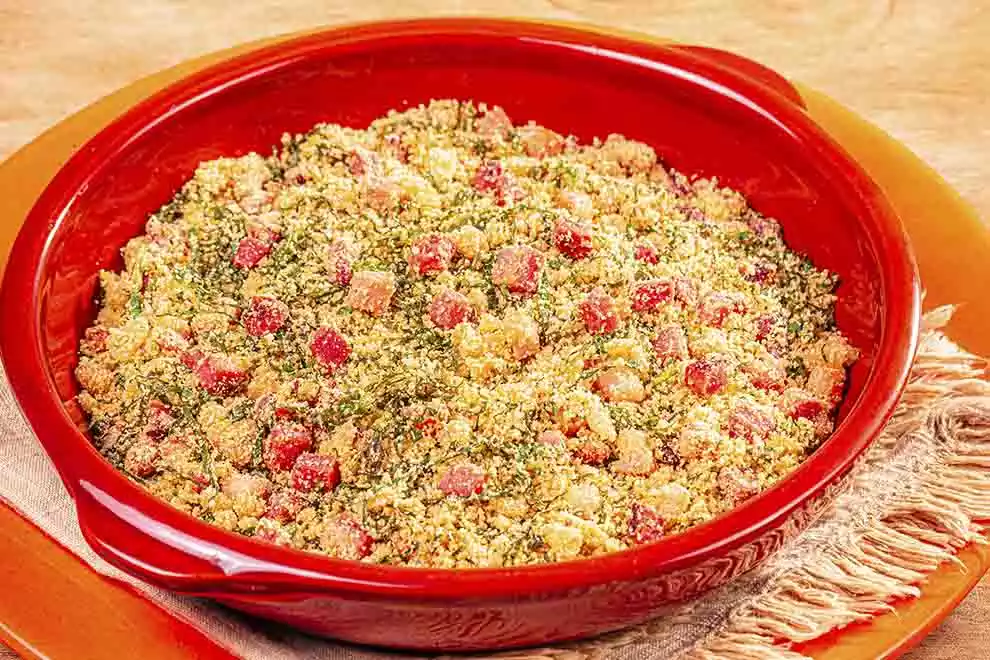 Como fazer farofa de bacon? Confira 5 receitas e dicas!