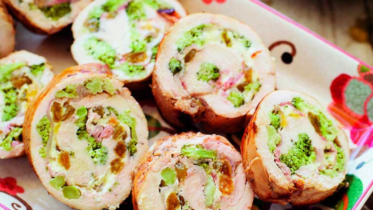 Filé de Frango Recheado com Brócolis, Bacon e Cream Cheese