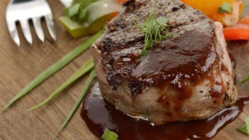 Filé mignon suíno ao molho madeira: prepare essa receita suculenta hoje mesmo!