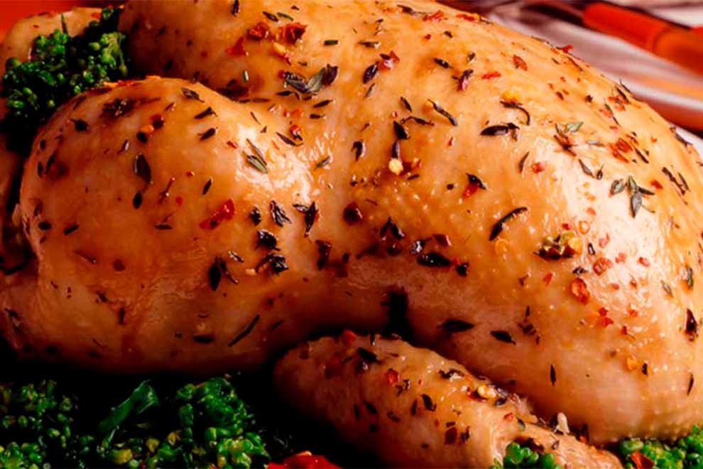 Frango assado temperado com ervas