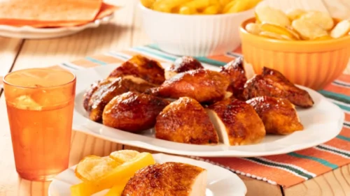 Frango de padaria Seara com polenta frita e chips de queijo provolone