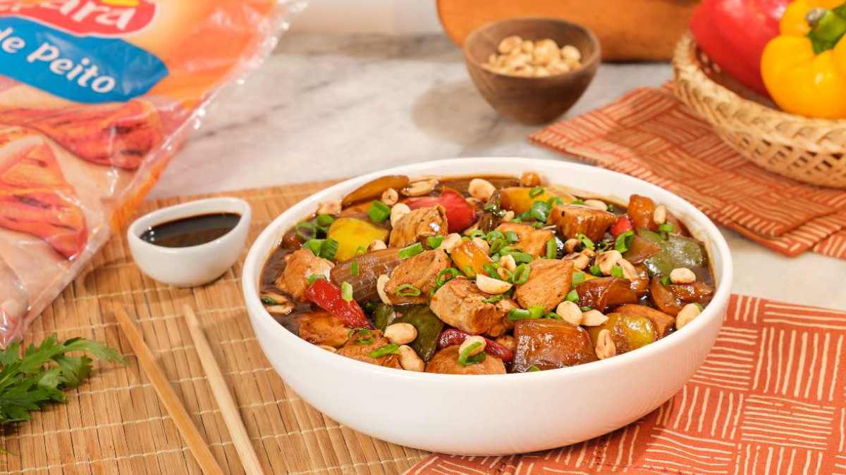 Frango xadrez: aprenda a receita chinesa fácil e muito saborosa