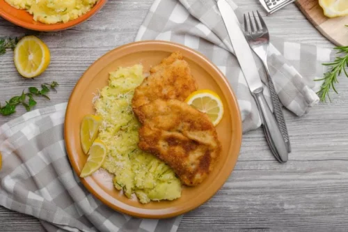 Aprenda a fazer frango empanado com farinha de trigo