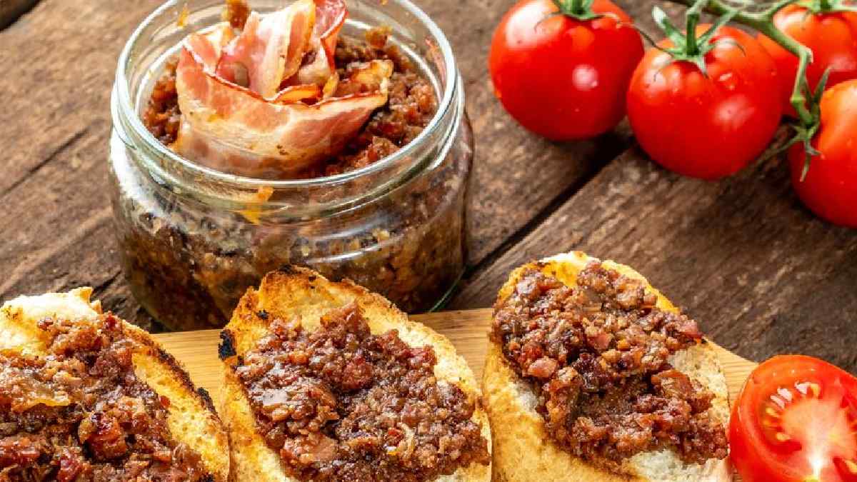 Aprenda a fazer geleia de bacon para hambúrguer e aperitivos