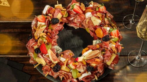 Guirlanda de frios é o aperitivo mais sofisticado para o Natal. Veja como fazer!