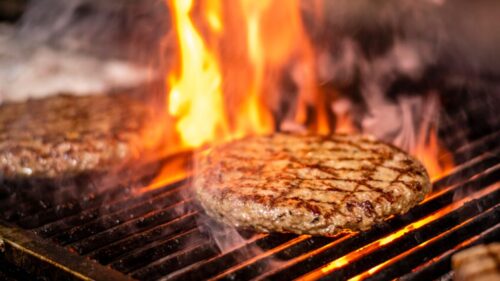 Como fazer hamburguer gourmet na churrasqueira