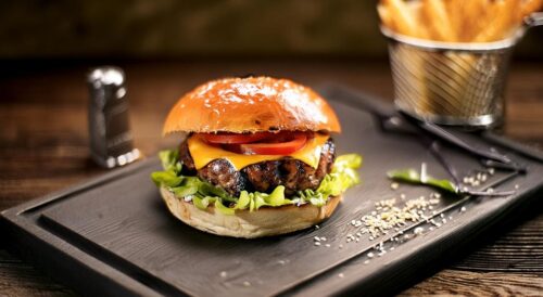 Dia do Hambúrguer: monte seu burguer gourmet em casa