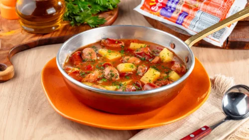 Linguiça com batata atolada